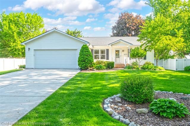 Property Photo: 2470 Winkleman Drive MI 48329