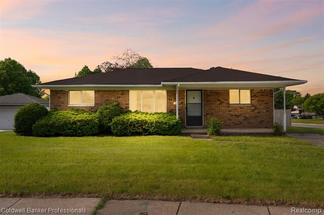 Property Photo:  13485 Bernadette Court Court  MI 48313 