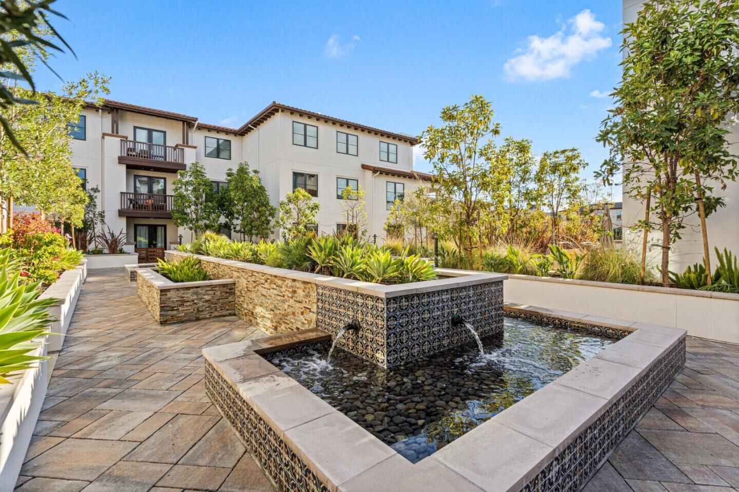 Property Photo:  657 Walnut Street 537  CA 94070 