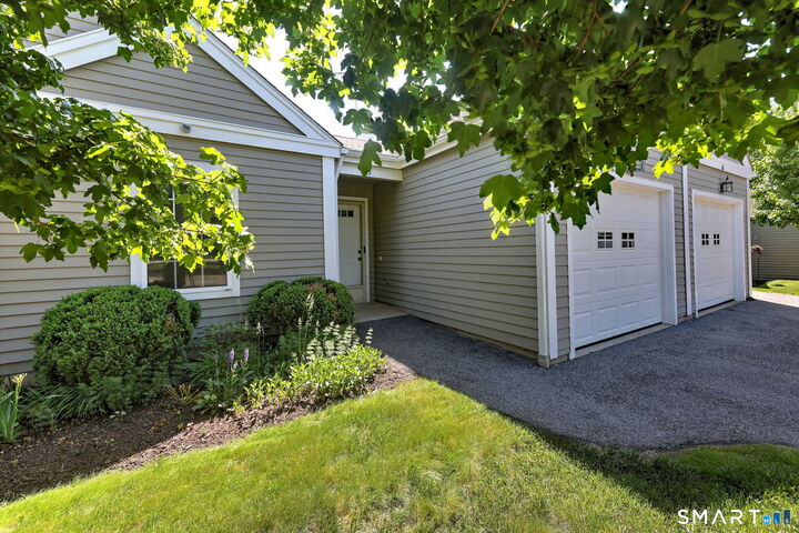 Property Photo:  65 Elizabeth Circle 65  CT 06482 