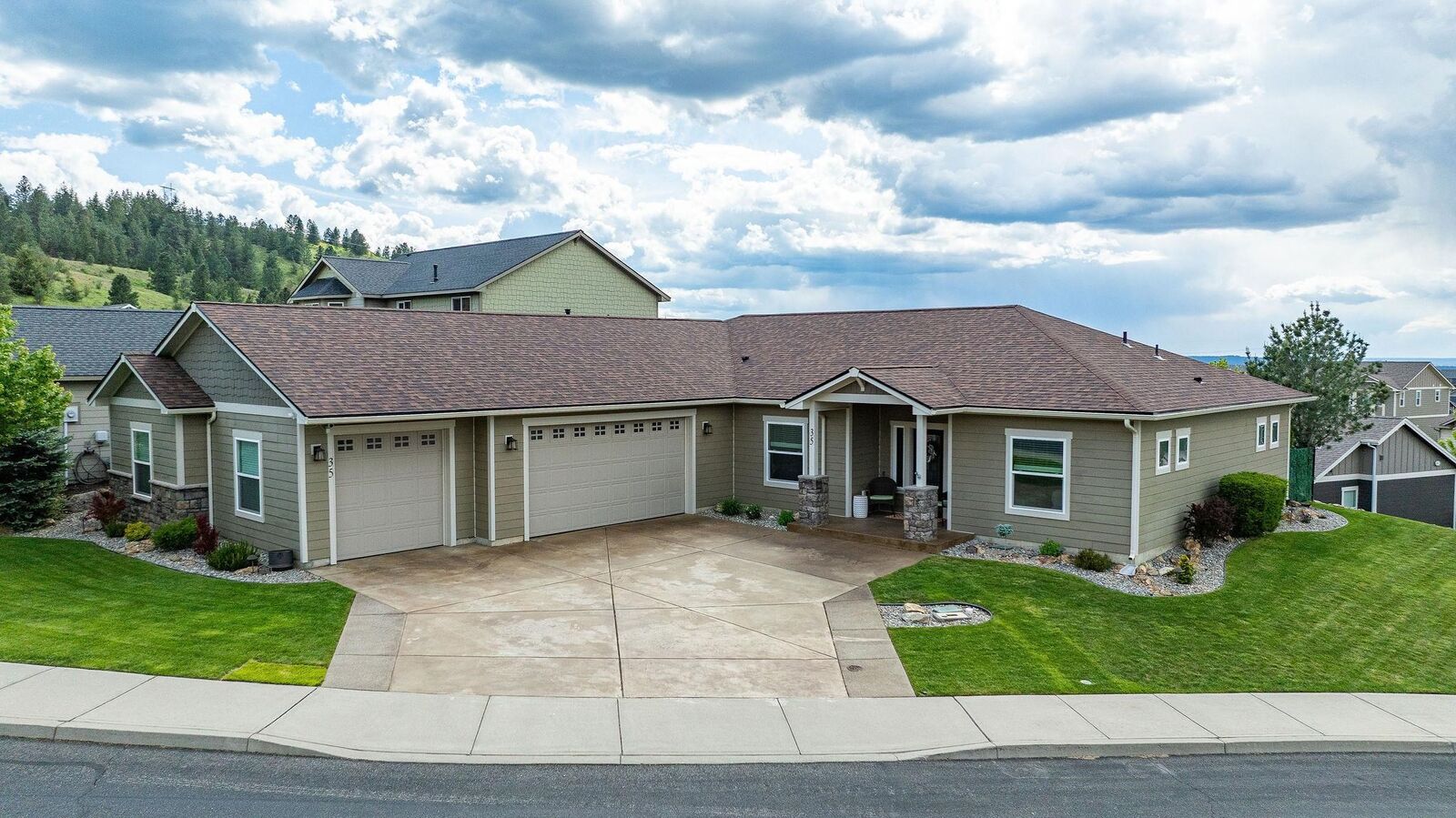 Property Photo:  35 S Parkview Ct  WA 99019 
