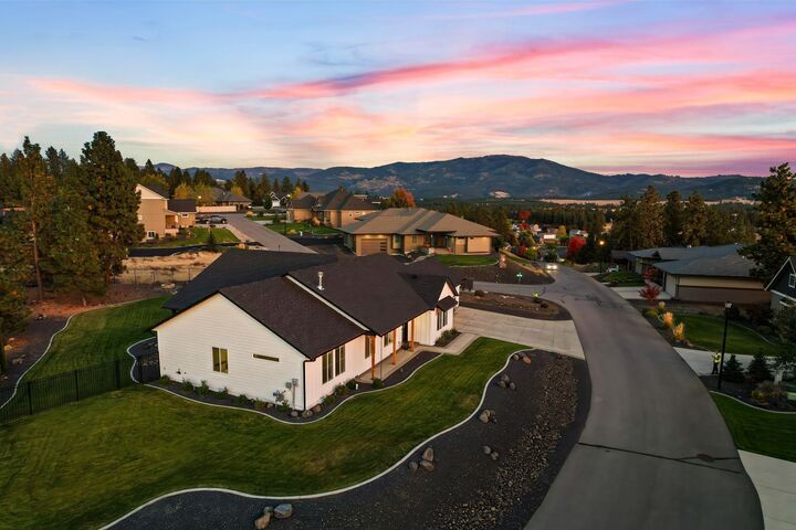 Property Photo:  2539 S Man O War Ln  WA 99037 