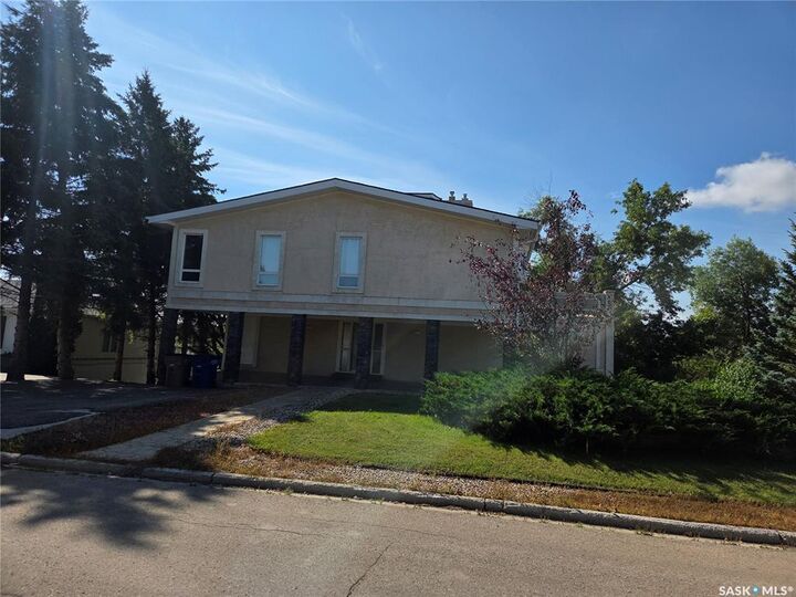 Property Photo: 1101 109th Avenue SK S0E 1T0