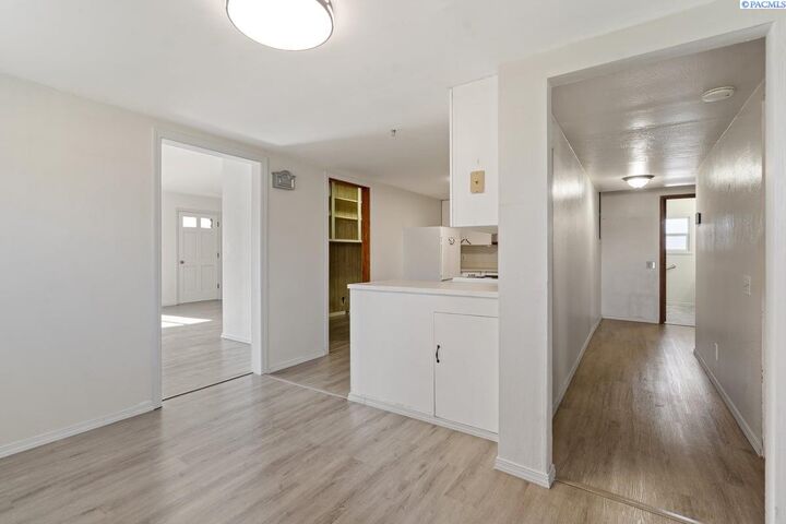 Property Photo: 494 S 38th Ave WA 99353-5166