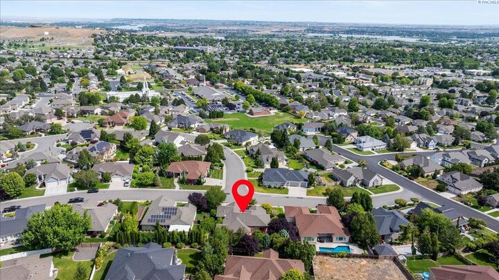 Property Photo: 325 Falconridge St WA 99352