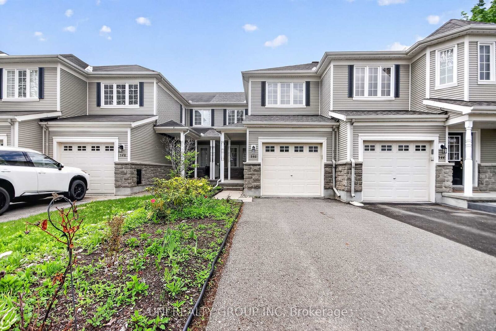 Property Photo: 546 Ashbourne Crescent ON K2J 0P6