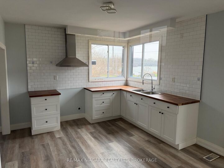 Property Photo: 43 Marlatts Road ON L2V 1N5