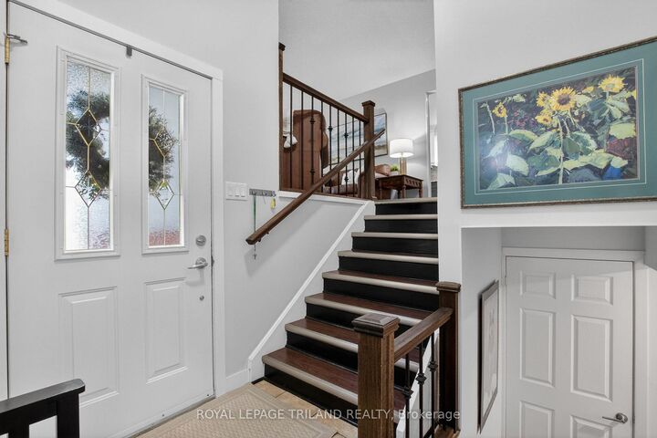 Property Photo: 31 Beechbank Crescent ON N6E 2N9