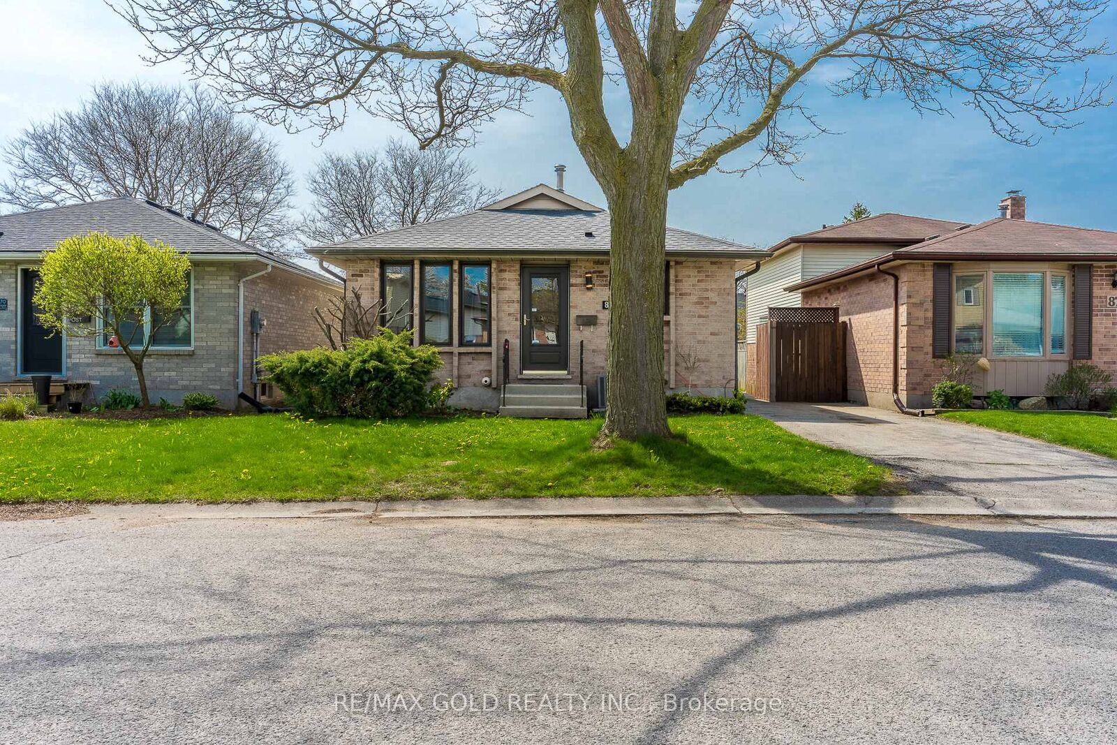 Property Photo:  83 Speight Crescent  ON N5V 3W7 