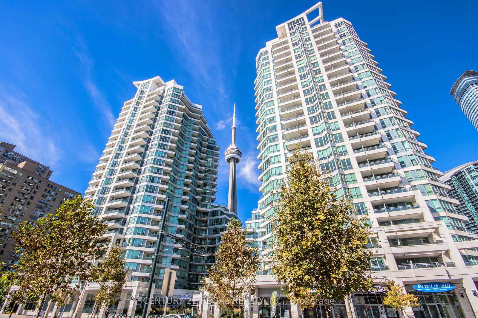 Photo de la propriété: 228 Queens Quay W 816 ON M5J 2X1