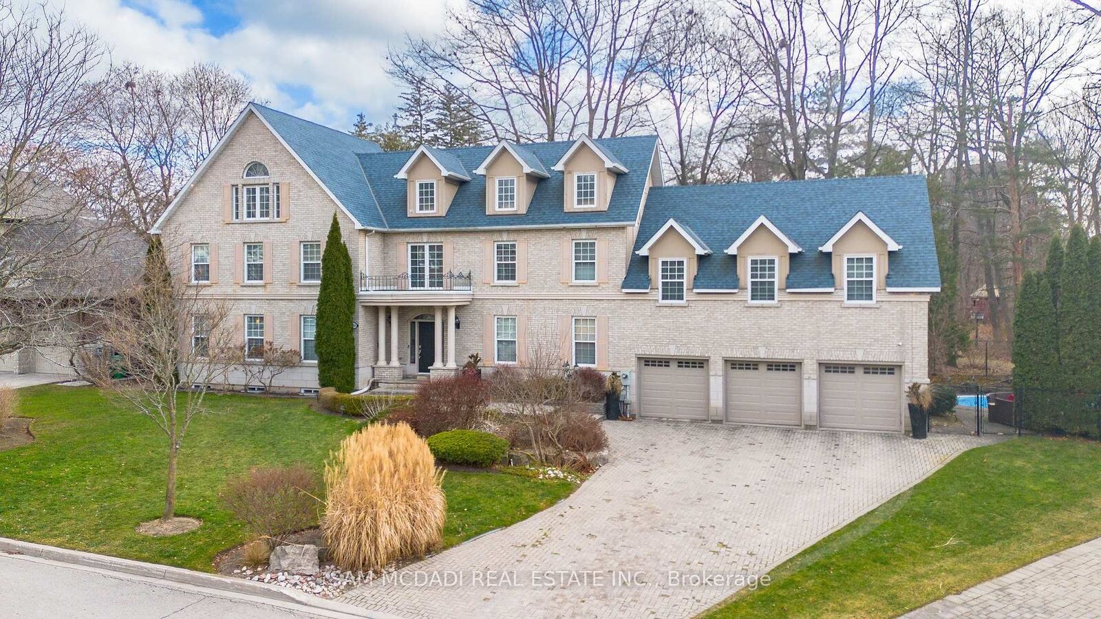 Property Photo: 3248 Barchester Court ON L5L 5Z1