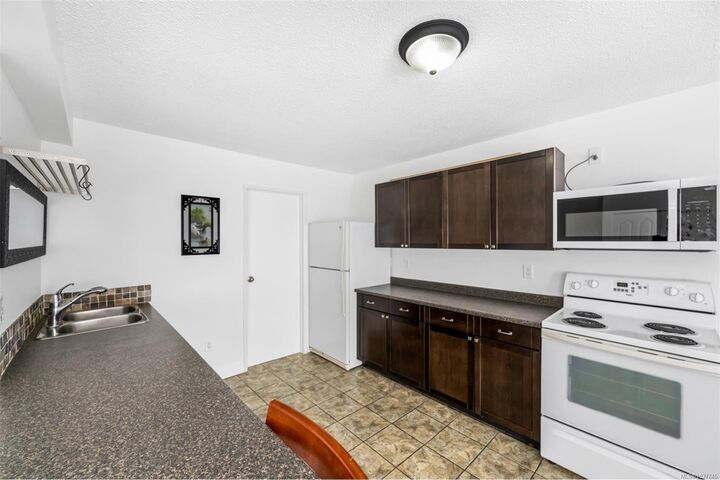 Property Photo:  18 King George St 99  BC V0R 2G0 