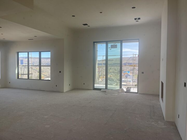 Property Photo: 685 S 1360 W UT 84737