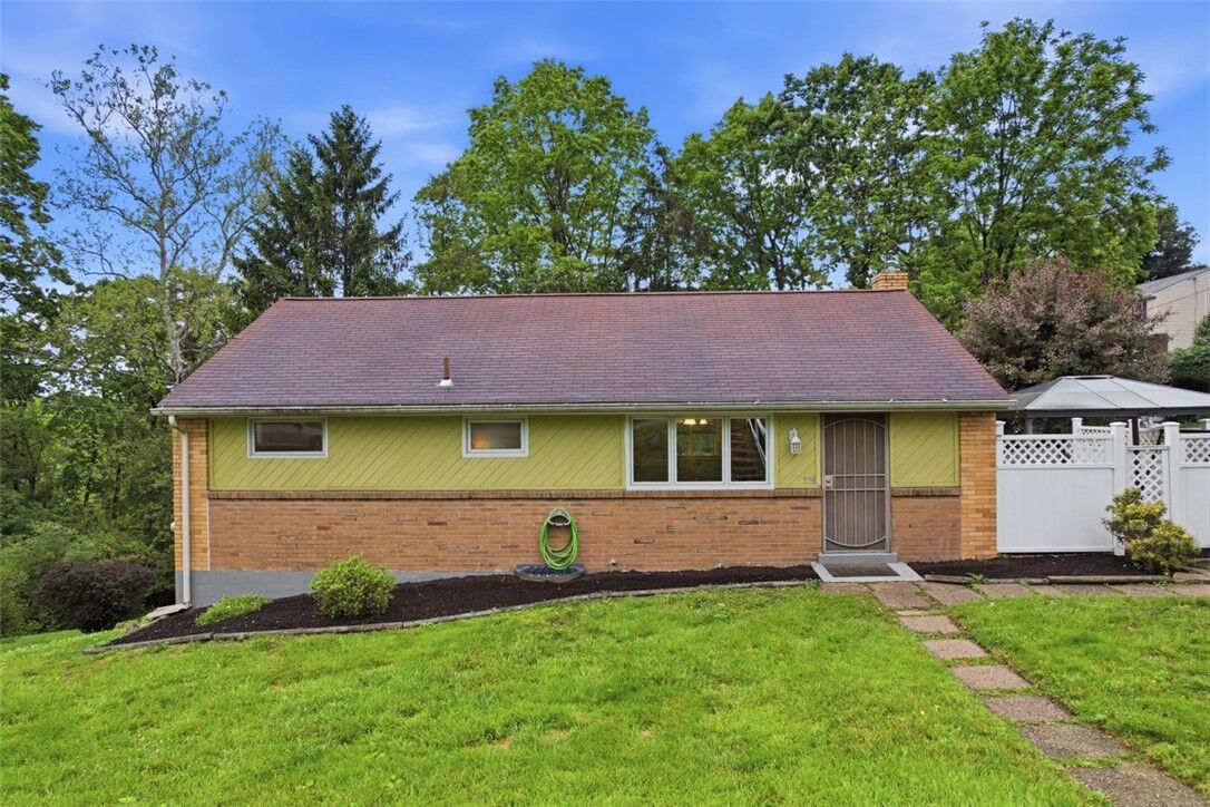 Property Photo:  119 Spruce Drive  PA 15116 