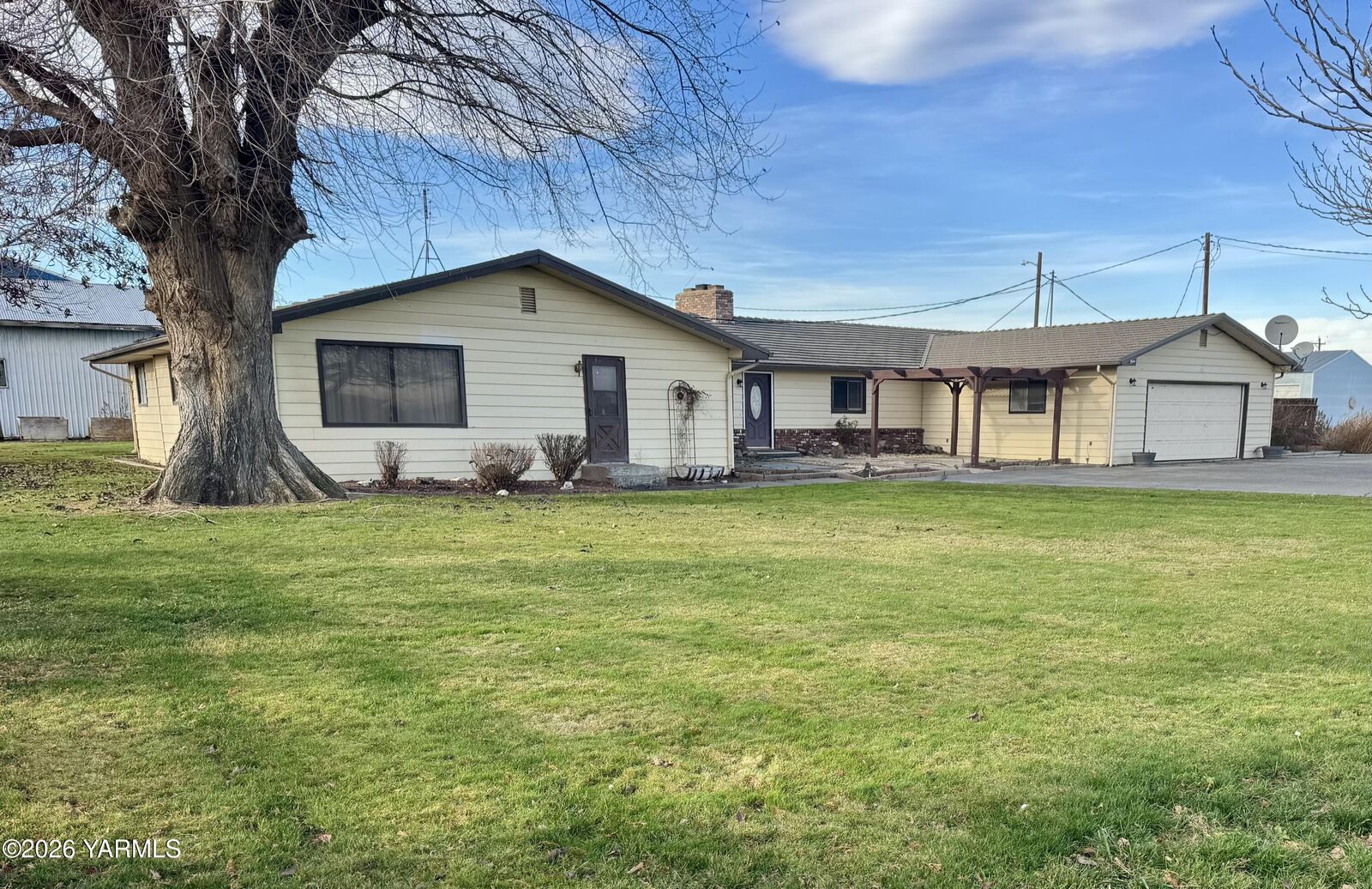 Property Photo: 3920 S Olden Way WA 98948