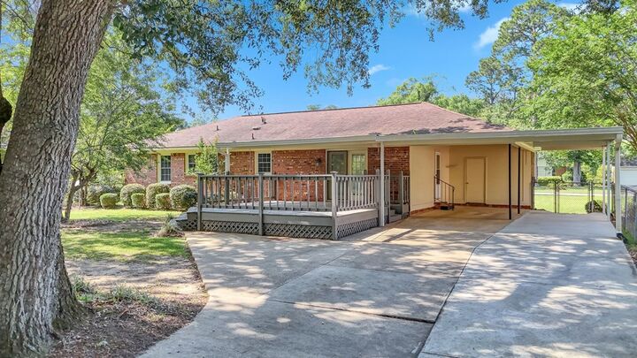 Property Photo:  2016 Sharon Avenue  GA 31721 