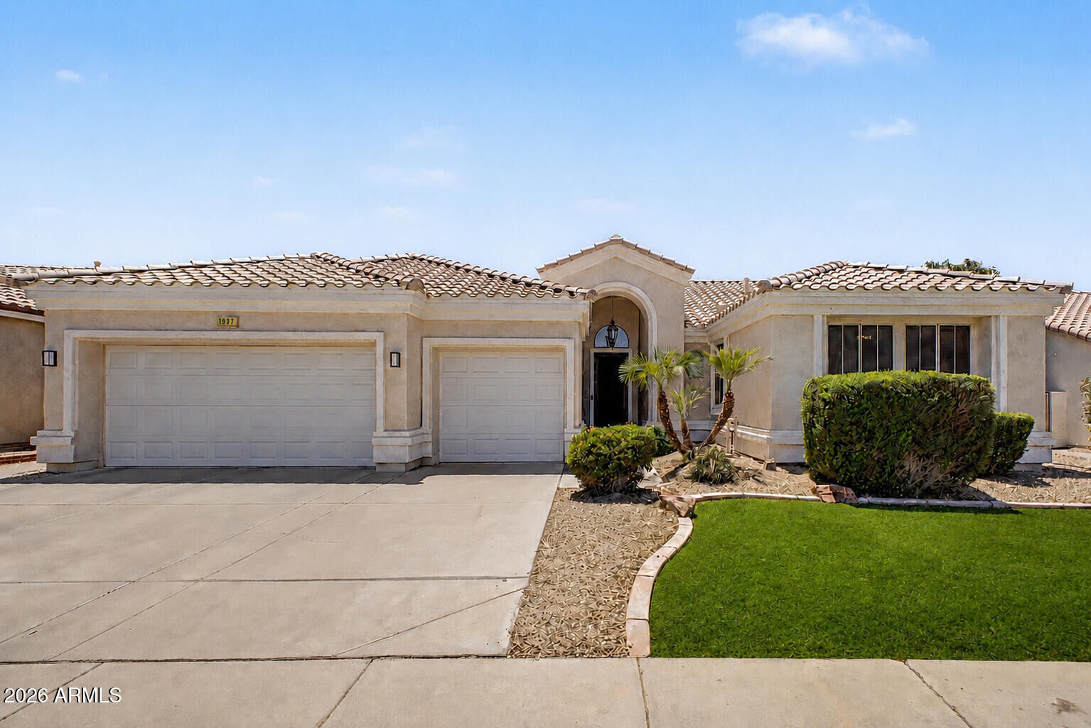 Property Photo: 1937 W Lark Drive AZ 85286