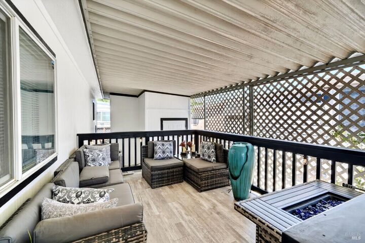 Property Photo: 146 Stratford Way CA 95401
