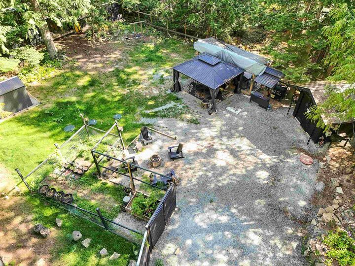 Property Photo: 506 Bluff Way BC V0N 2J2