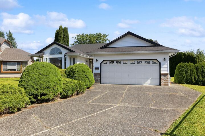 7660 Sapphire Drive — photo 1