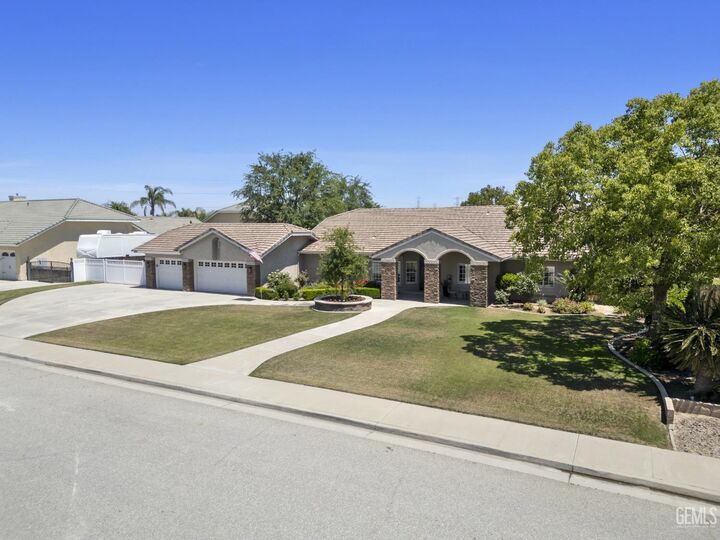 Property Photo:  2800 Adee Lane  CA 93314 