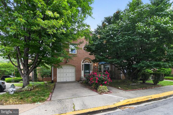 Property Photo:  7435 Crestberry Lane  MD 20817 