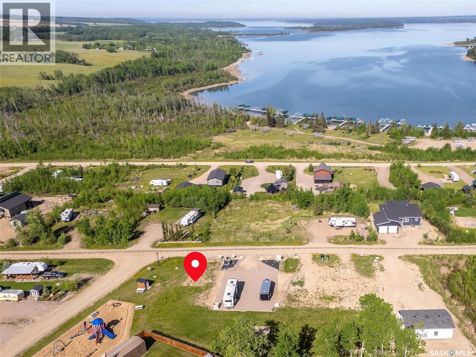 Property Photo:  917 Diamond Willow Drive  SK S0M 1A0 