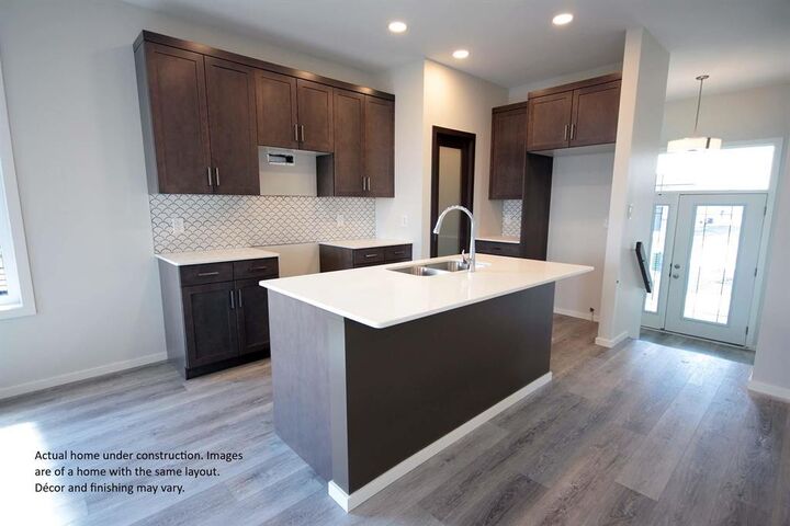 Property Photo:  32 Parkrose Place  MB R5A 0B4 