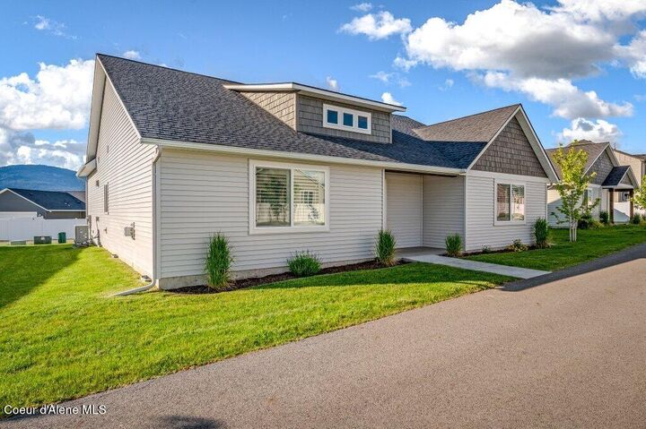 Property Photo:  11811 N Railway Ave  ID 83858 