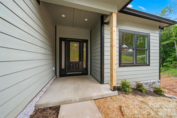 Property Photo: 414 Scarlett Oak Court NE NC 28645