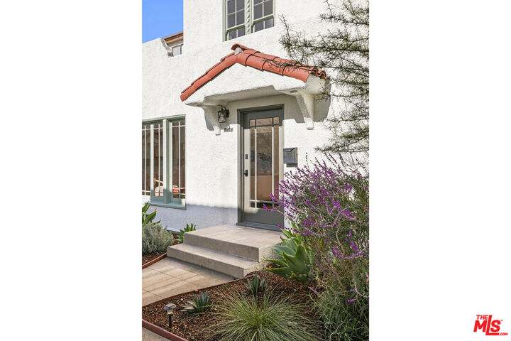 Property Photo: 619 N Sycamore Ave CA 90036