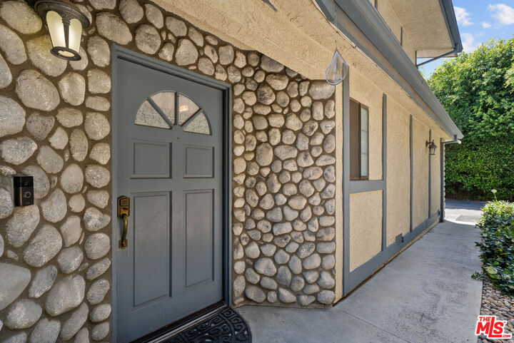 Property Photo:  18435 Keswick St  CA 91335 