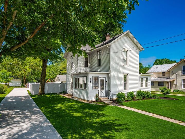 Property Photo:  304 E High Street  OH 43003 