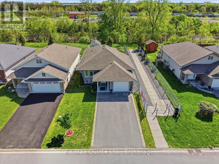 Property Photo:  139 Greenhill Lane  ON K8N 0C7 
