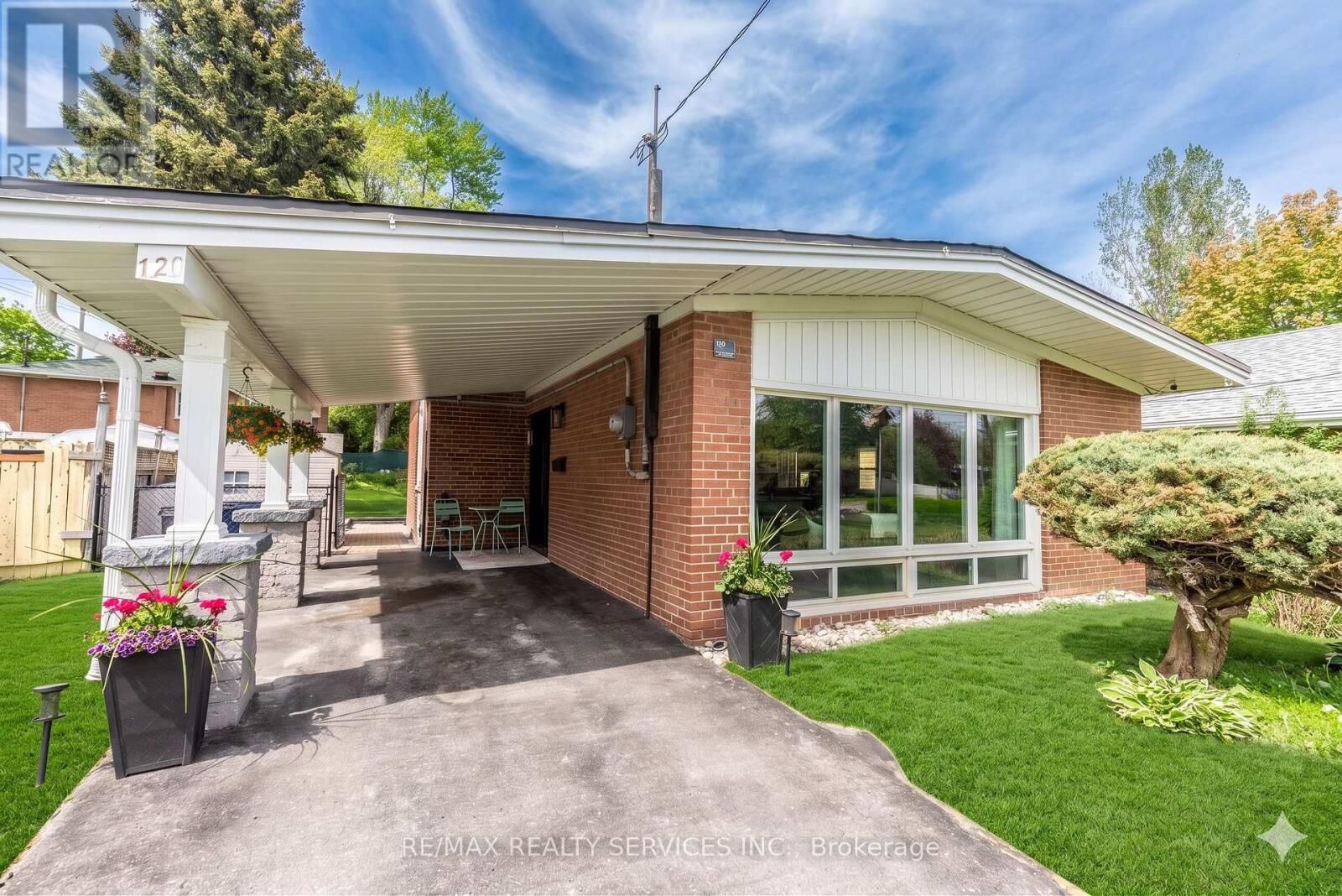 Property Photo:  126 Roebuck Drive  ON M1K 2H8 