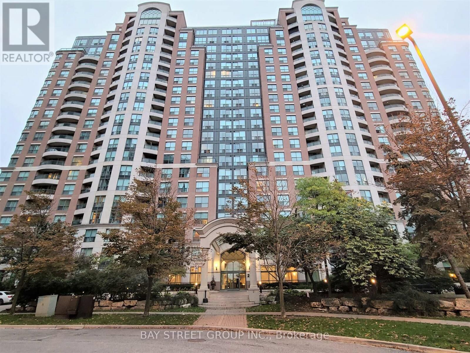 Property Photo: 23 Lorraine Drive 1108 ON M2N 6Z6