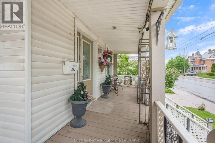 Property Photo:  282 Queen Street  ON N7M 2H4 