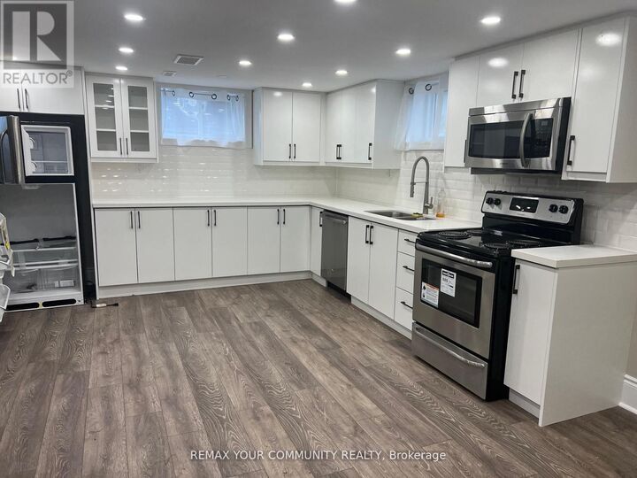 Property Photo:  23 Irwin Avenue  ON L4G 3G1 