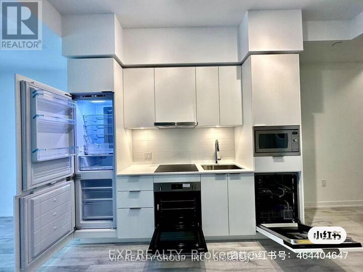 Property Photo:  7 Golden Lion Heights N638  ON M2M 0C1 