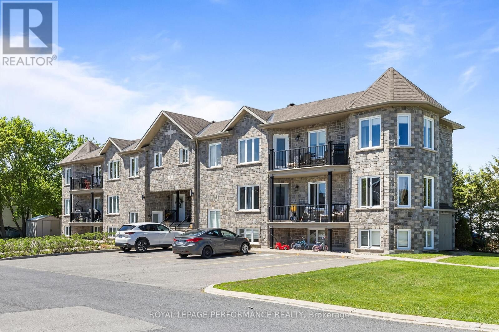 Property Photo:  46 Cambridge Street 6  ON K0A 2M0 