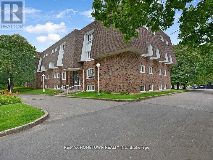 Property Photo:  815 Kyle Court G11  ON K6V 6J7 