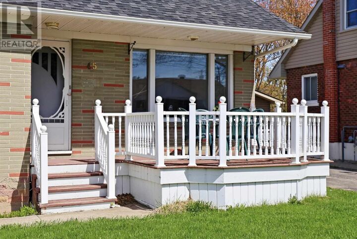 Property Photo:  45 Grandview Ave  ON P6B 3V7 