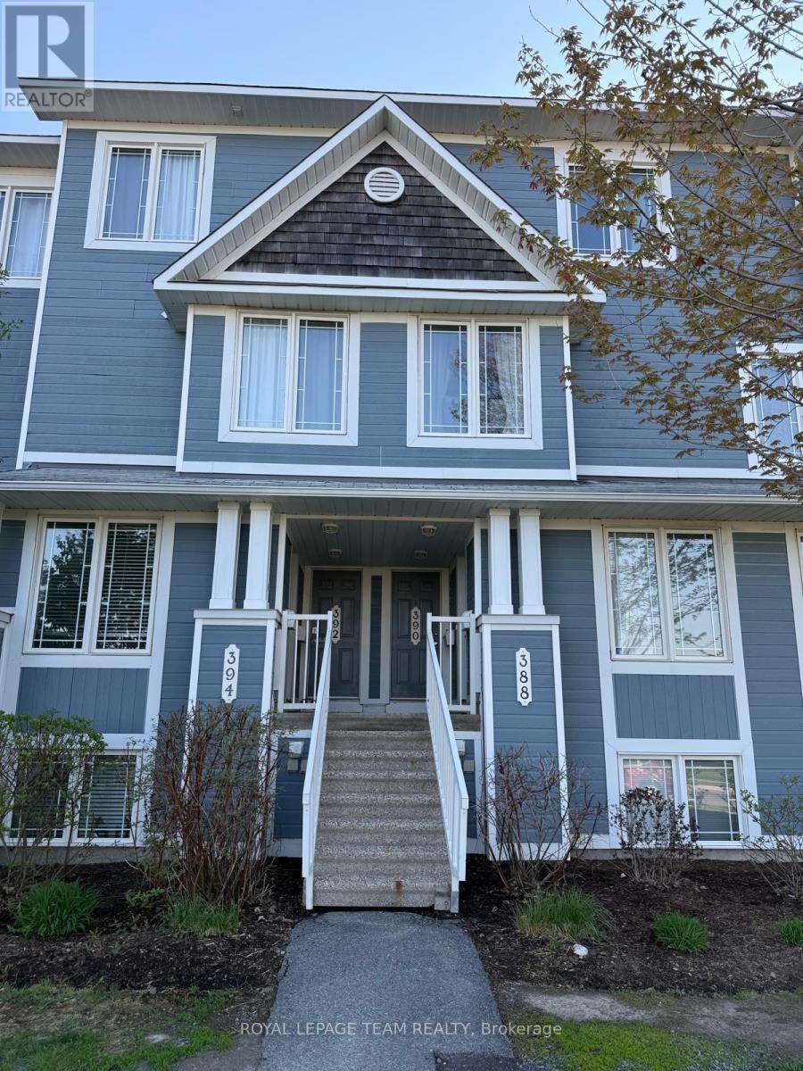 Property Photo:  390 Crownridge Drive North  ON K2M 3A4 