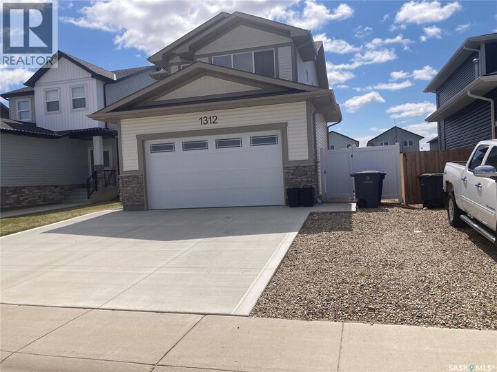 Property Photo:  1312 Parr Hill Drive  SK S0K 2T1 