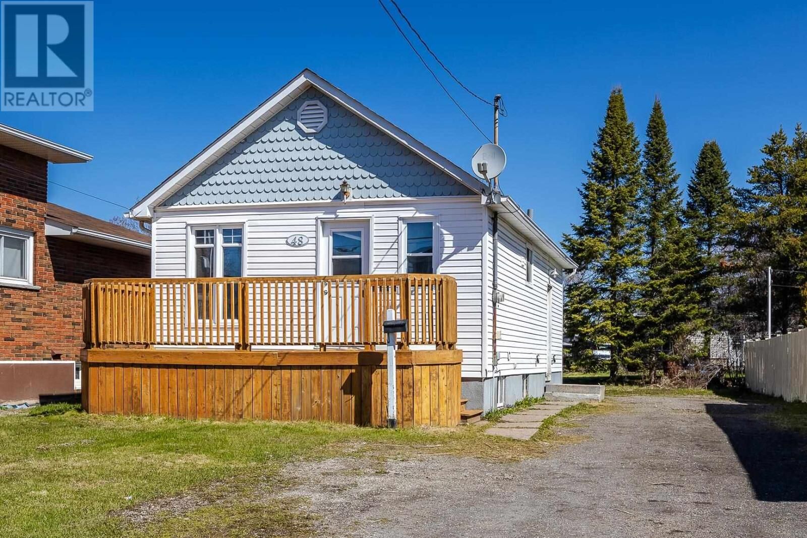 Property Photo:  48 Churchill Ave  ON P6C 2R2 