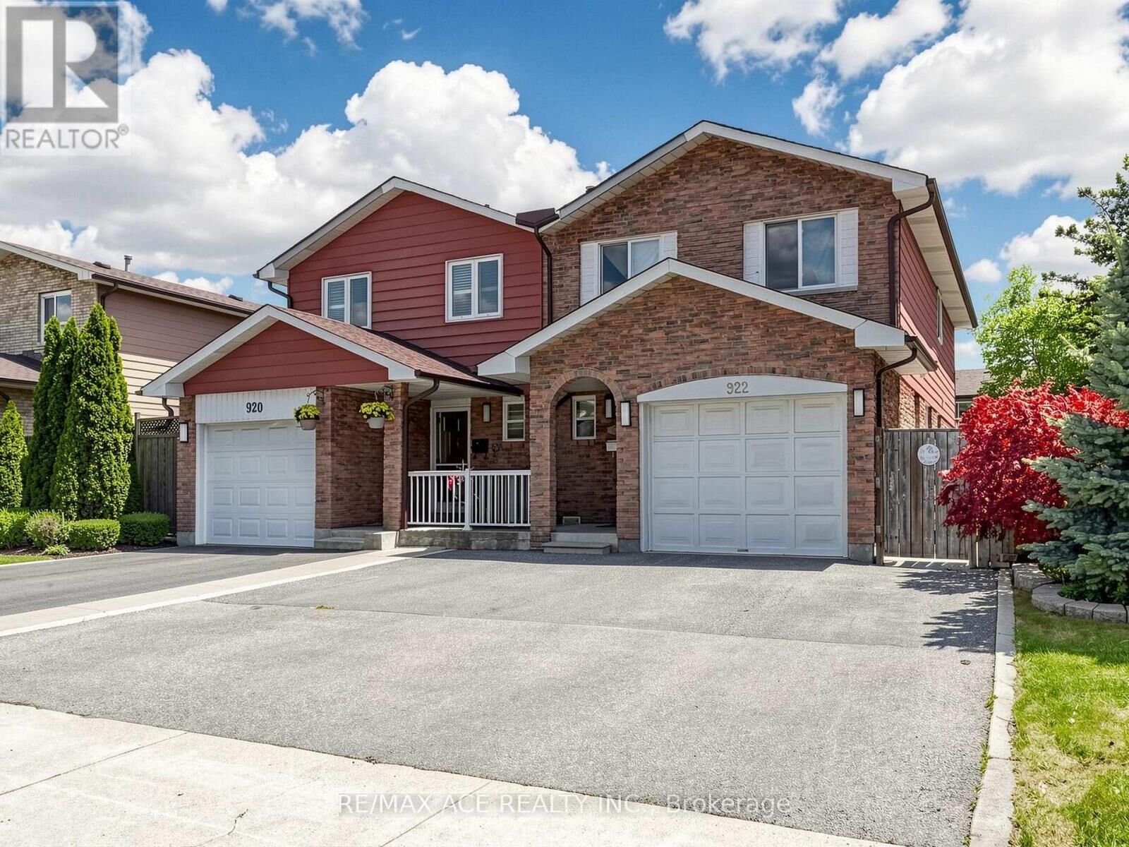 Property Photo:  922 Stainton Drive  ON L5C 3A5 