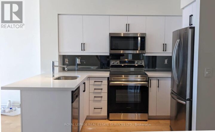 Property Photo:  2885 Bayview Avenue 207  ON M2K 0A3 