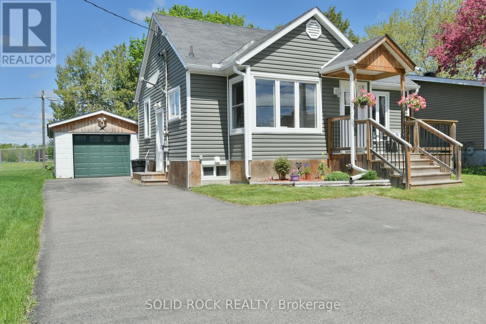Property Photo:  58 Barnet Boulevard  ON K7V 2M4 