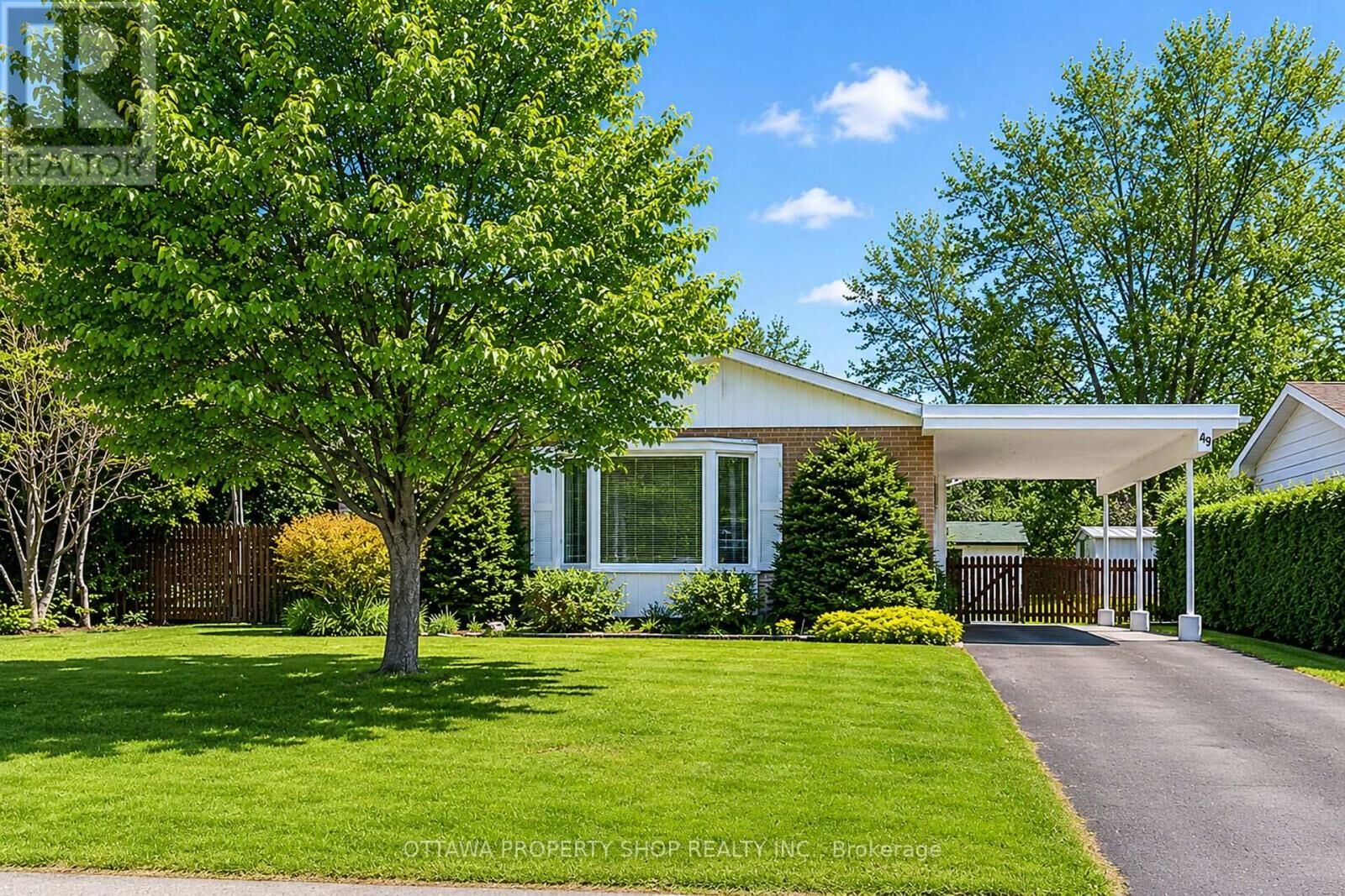 Property Photo:  49 Country Lane  ON K2L 1H9 