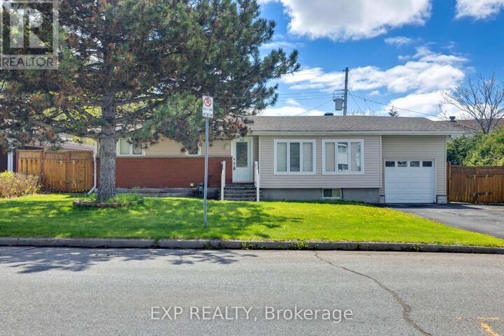 Property Photo:  888 Charleswood Avenue  ON K1K 0W3 